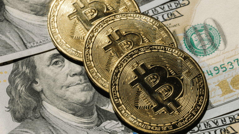 Bitcoin ETFs See $900M+ Inflows as Demand Surges: BlackRock, Fidelity Lead the Charge