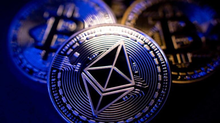 Ethereum Whales Load Up $426M in Long Positions as On-Chain Treasury Demand Surges