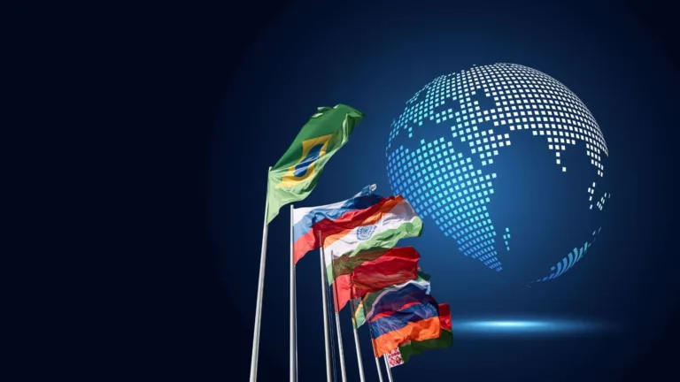 Bitcoin, Not BRICS, Poses Biggest Threat to US Dollar Dominance, Says Economist Siegel
