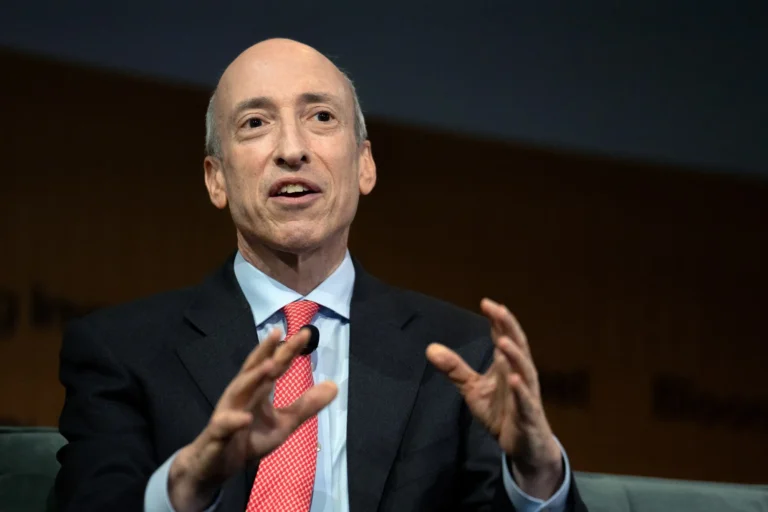 Gary Gensler’s Missing Texts Spark SEC Transparency Concerns Amid FTX Collapse