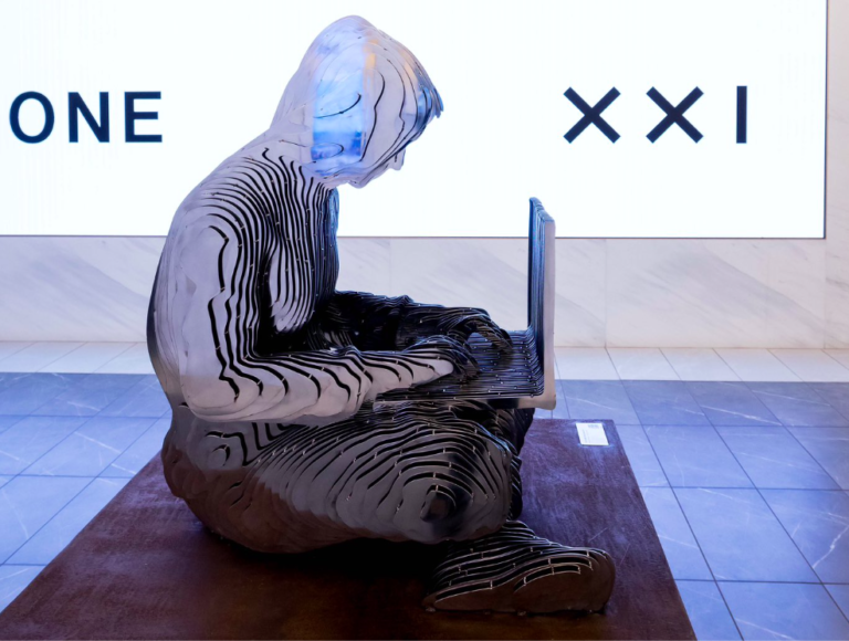 NYSE Becomes Sixth Home to Valentina Picozzi’s ‘Disappearing’ Satoshi Statue, Marking Bitcoin’s Rise From Fringe to Finance